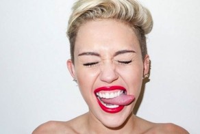 Майли Сайрус выложила новую порцию откровенных снимков