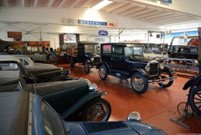 Раритетные экспонаты частного музея -  Museo Ford Gratton (44 фото)