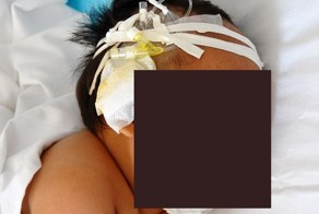 Мать 90 раз пырнула ножницами своего ребёнка (3 фото)