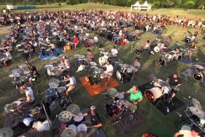 1000 музыкантов одновременно исполнили песню 