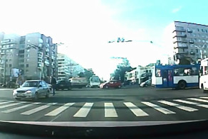 Авария дня 2046. Не успела на "зеленый"