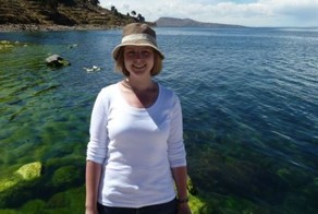 Девушка увезла с отпуска насекомое в голове (4 фото)