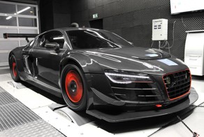 Дорожный болид на базе Audi R8 V10