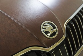 Итальянские студенты обтянули Skoda Superb в кожу