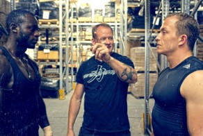 Пауэрлифтер против уличного турникмена