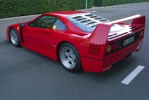 C молотка за рекордную сумму ушел Ferrari F40