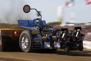 Тракторные гонки в Германии (10 фото)