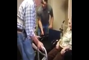 Этой пожилой женщине очень повезло, ведь у неё один из самых лучших мужей на свете!