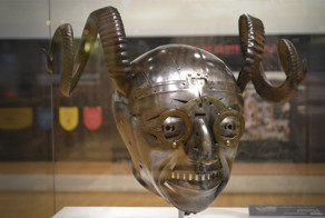 Странное обмундирование