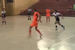 Не всегда только мужчины играют грубо