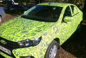 Глава АвтоВАЗа приехал в один из лицеев Ижевска на новой Lada Vesta