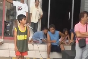 Филиппинский мальчик с невероятным голосом исполняет легендарную песню «I Will Always Love You