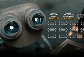 Случайная встреча стала роковой для двух роботов, добывающих драгоценные минералы на пустынной планете