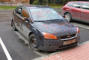 Брошенная жена изуродовала Ford Focus бывшего мужа