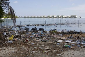 Мусорный ад райских уголков: изнанка лазурных пляжей