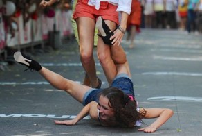 Девушки на высоких каблуках. Нелепо или бесподобно?