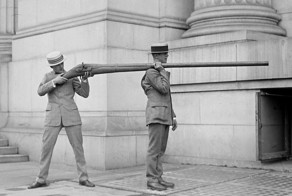 25 редких фотографий, рассказывающих реальную историю XX века