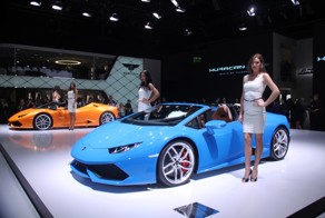 Девушки с автосалона во Франкфурте