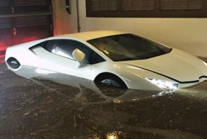В Калифорнии утонул новенький Lamborghini
