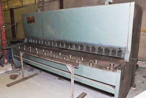 Раздавил указательный палец прессом