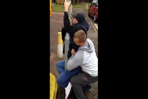 Как приковать к столбу без наручников