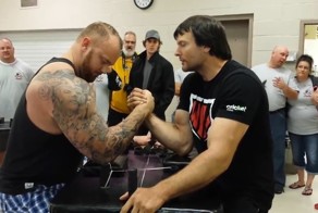 "Гора" из Игры Престолов против двукратного чемпиона мира по армрестлингу