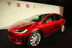 Tesla представила  долгожданный Model X