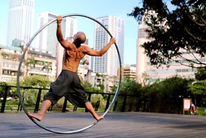 Настоящий властелин колец из Тайваня. Удивительное владение телом!