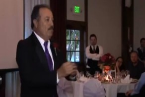 Музыкальный свадебный подарок отца растрогал невесту до слез!