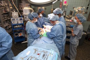 Огромная опухоль на лице подростка