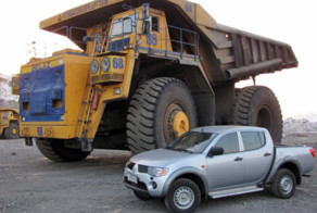 Автобус врезался в стоящий БелАЗ