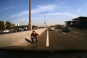 Влетел в отбойник на МКАД
