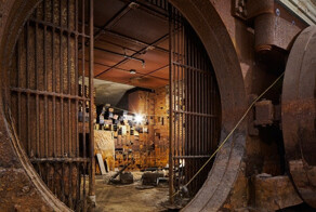 Купленный за 1$ стареющий банк в Чикаго превратили в библиотеку