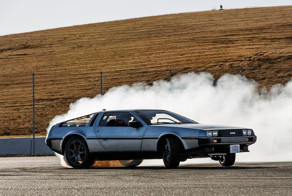 DeLorean превратили в беспилотник для дрифта