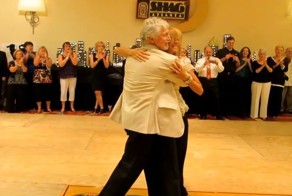 Танцевать, как и любить, можно в любом возрасте. Многие молодые позавидуют такой легкости и точности! 