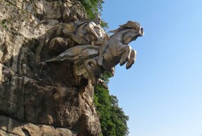 Статуя Георгия Победоносца в Северной Осетии