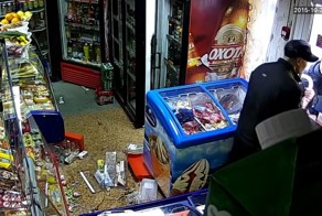 Глупого грабителя заперли в магазине и быстро задержали