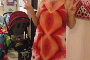 Женщина случайно купила платье, покрытое изображениями... женских половых органов