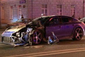 Авария дня. 19-летний водитель Porsche устроил массовую аварию в Москве