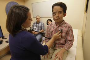 Мальчик отказался удалять опухоль, чтобы сохранить улыбку