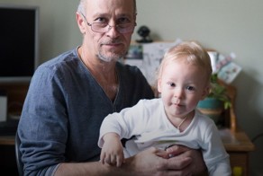«Супруга называет меня настоящим героем» — отцы, которые сидят с детьми