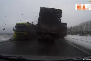 Авария дня. Внедорожник превратился в металлолом на Тюменском тракте