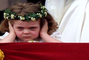 20 уморительных малышей, которым ужасно надоели свадьбы