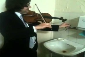 Лучший дуэт скрипача с краном