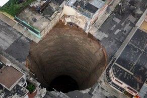 12 самых невероятных карстовых воронок в мире