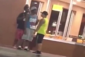 Уличный хулиган, издевавшийся над бездомным, получил по заслугам