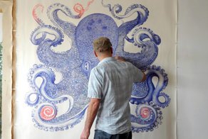 Художник потратил 1 год, чтобы нарисовать огромного осьминога, используя лишь шариковые ручки