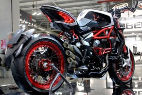 Спецверсия мотоцикла MV Agusta для фанатов Льюиса Хэмилтона