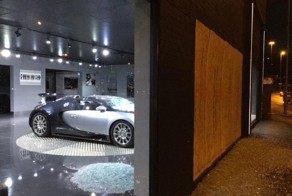 В Британии вандалы разбили Bugatti Veyron прямо в автосалоне