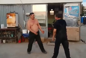 Поединок двух "синих" бойцов